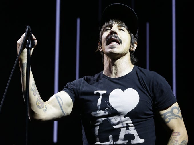 Red Hot Chili Peppers give it away in highenergy concert in Glendale