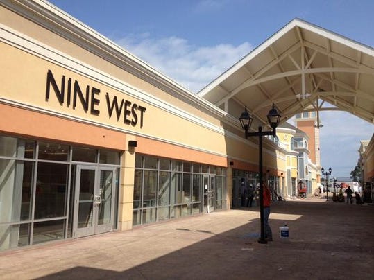 Bluegrass outlet The Outlet Shoppes of the Bluegrass is a , sqft outlet mall located near I in Simpsonville, Kentucky. The mall opened on July 31, Anchor stores include Saks Fifth Avenue Off 5th, Old Navy, Nike, Polo Ralph Lauren, and American Eagle Outfitters.7/10(80).