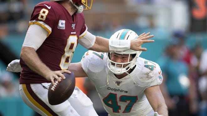 Dolphins linebacker Vince Biegel pressures Washington quarterback Case Keenum in 2019.
