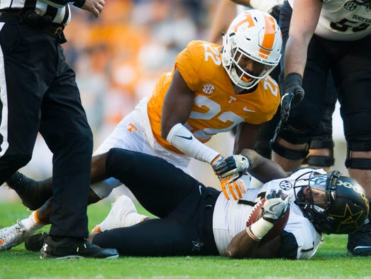 Tennessee defensive back Micah Abernathy (22) gets