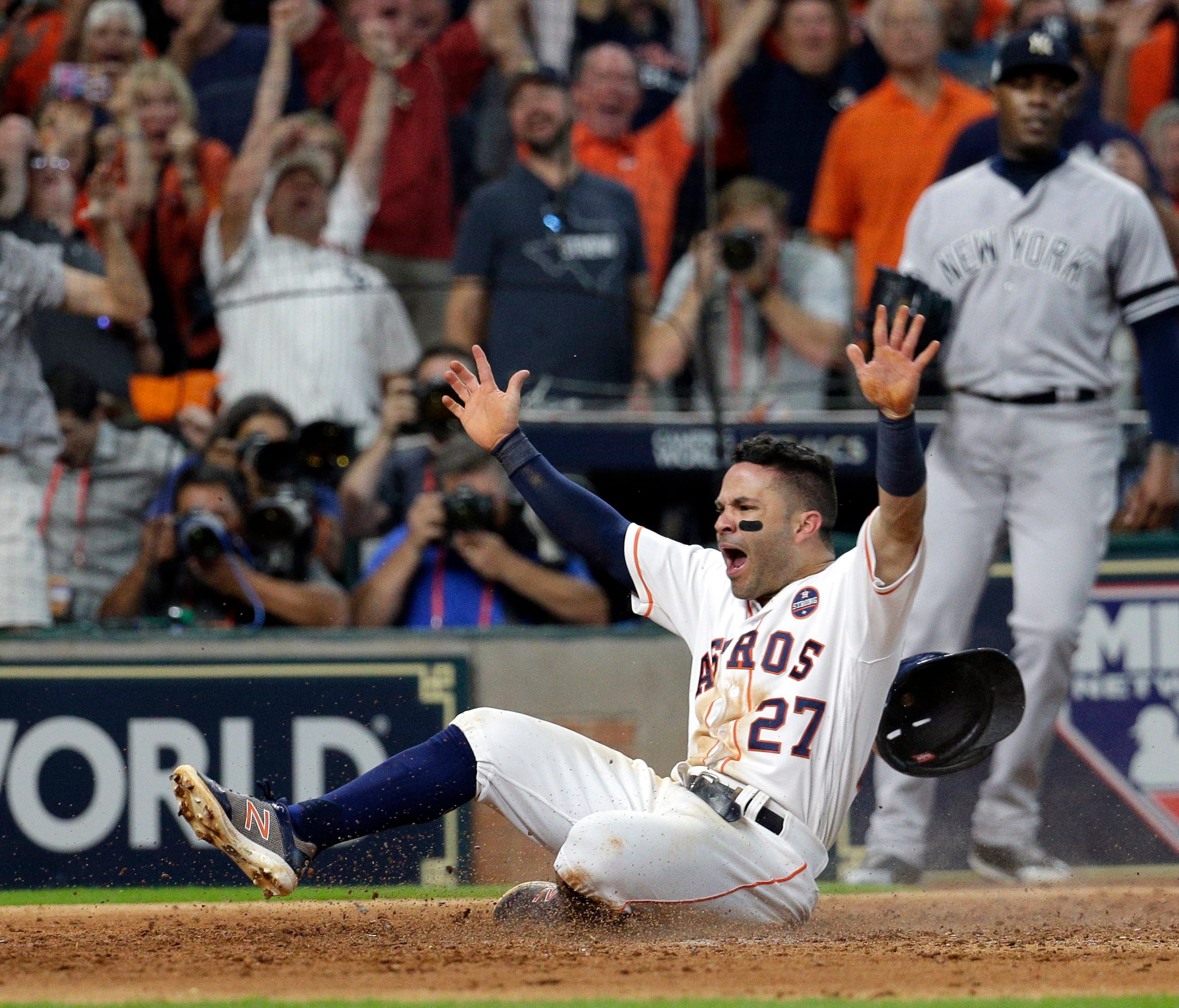 Jose Altuve exults after scoring the go-ahead run in Saturday's ALCS Game 2.
