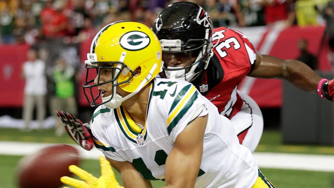 Green Bay Packers wide receiver Trevor Davis (11) catches a second quarter touchdown pass in front of Atlanta Falcons defensive back Brian Poole (34) at the Georgia Dome.