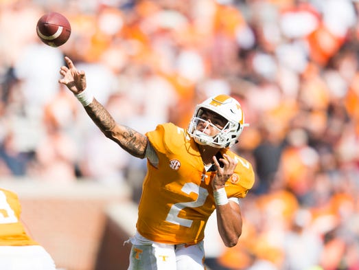 Tennessee quarterback Jarrett Guarantano (2) throws