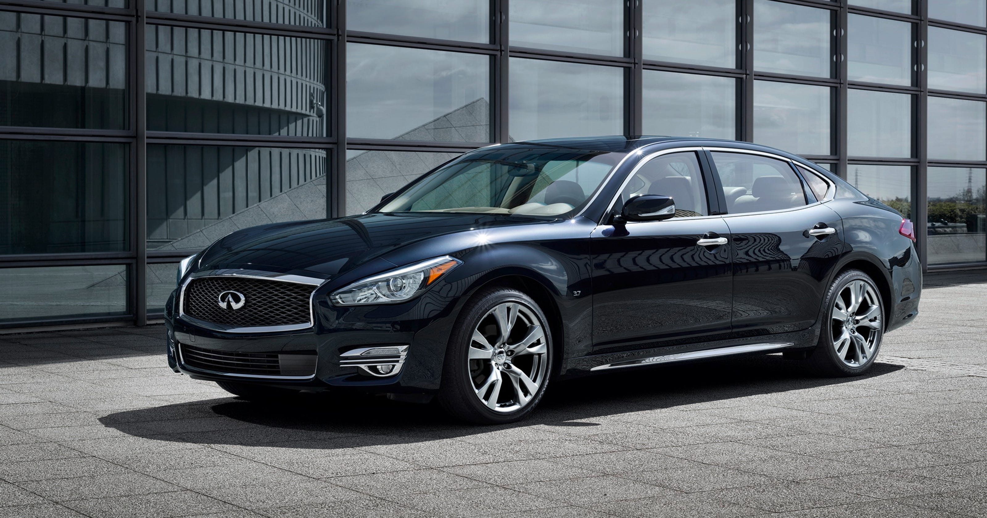 2015 Infiniti Q70L sedan