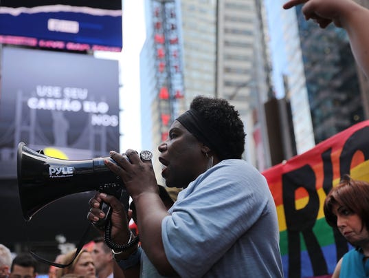 GTY 823241376 A HUM POL USA NY