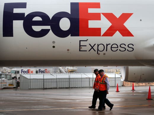 fedex employees and boeing staff tour the "the ecodemonstrator"
