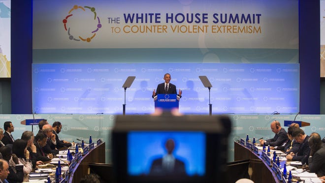 El presidente de los Estados Unidos, Barack Obama, pronuncia unas palabras durante la cumbre internacional de la Casa Blanca contra el extremismo violento, en el Departamento de Estado, en Washington DC, Estados Unidos.