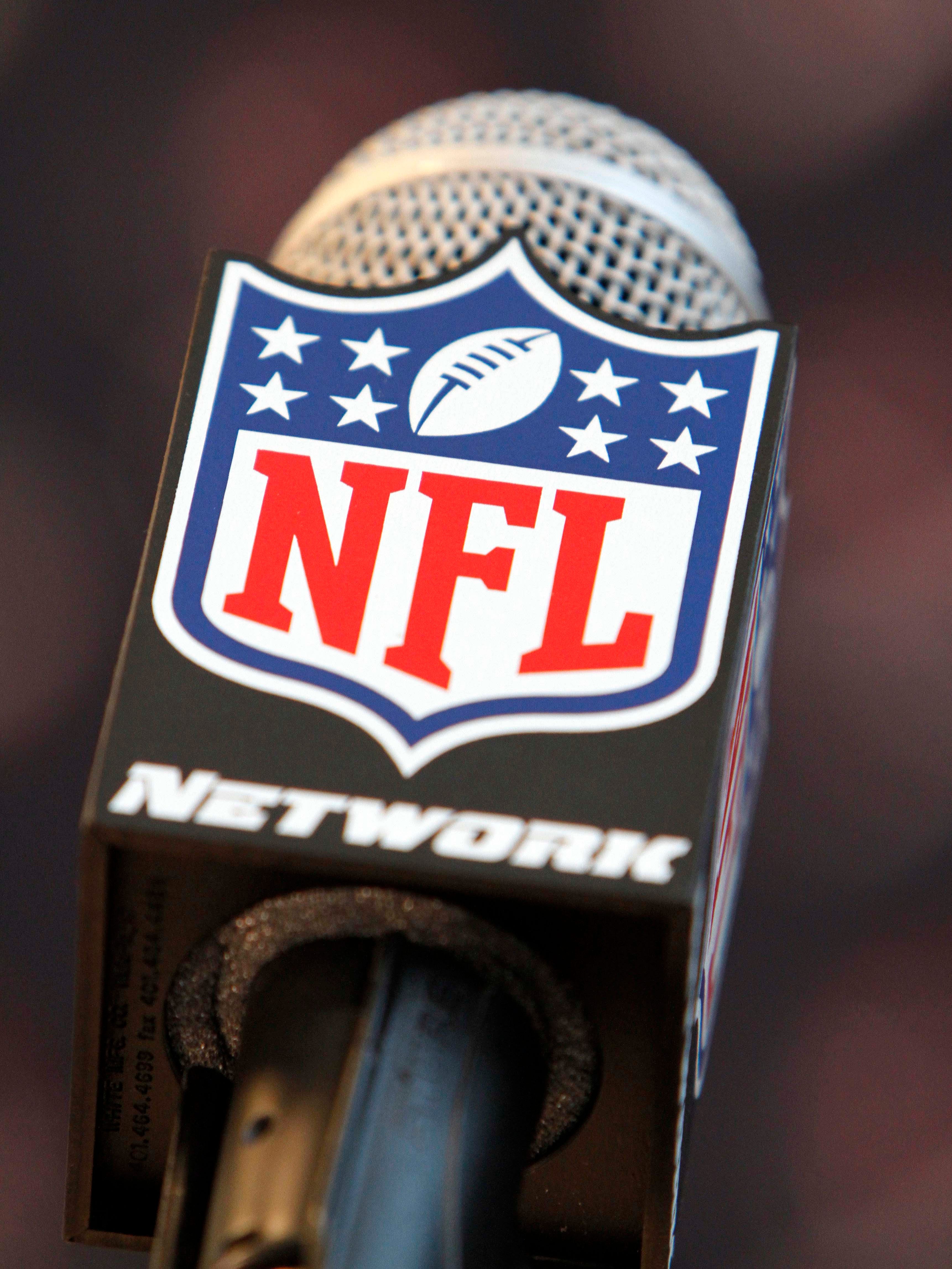 Michael Irvin Eric Davis Named In Lawsuit Filed Against Nfl