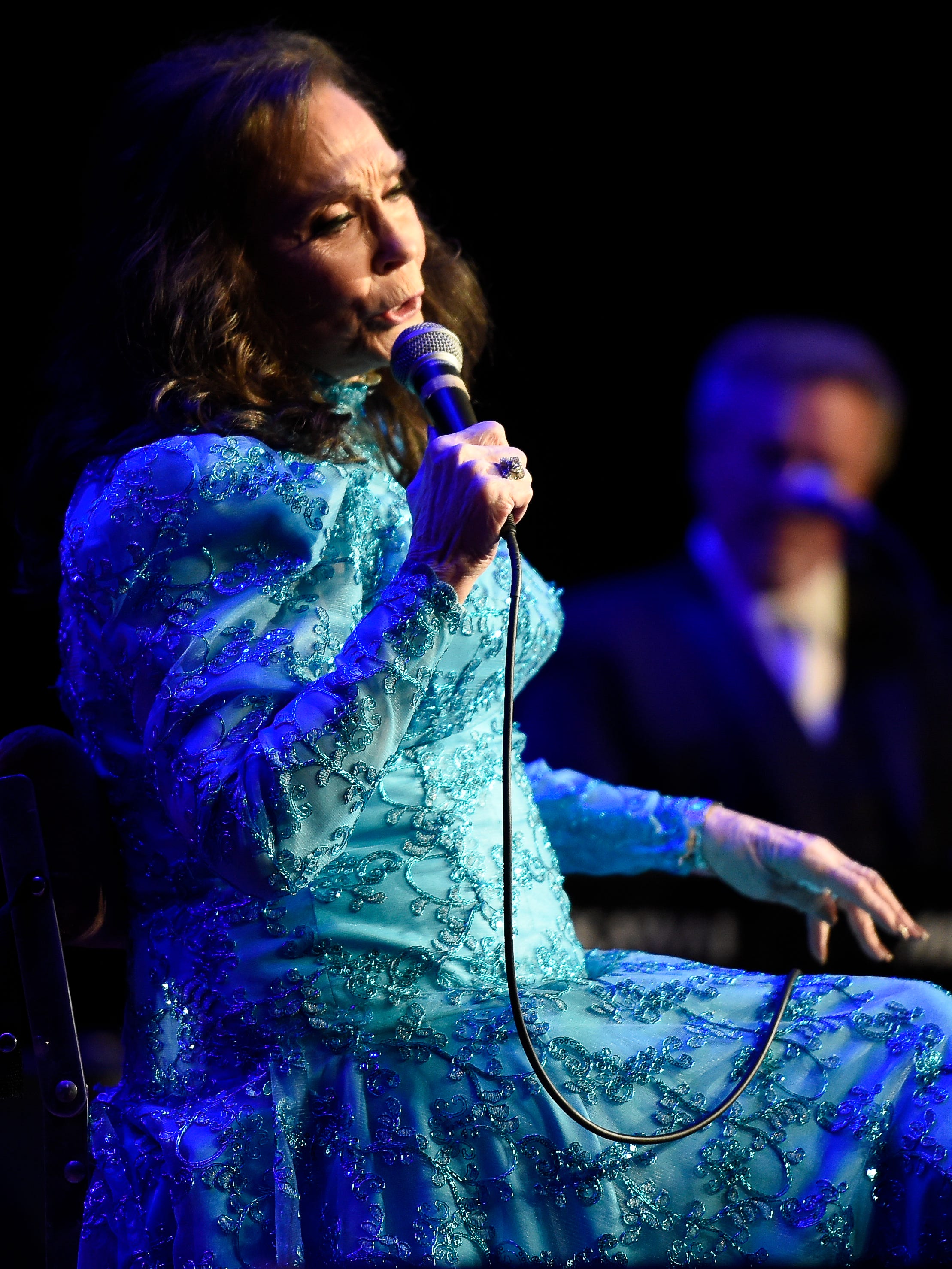 Loretta Lynn Recovering From Broken Hip
