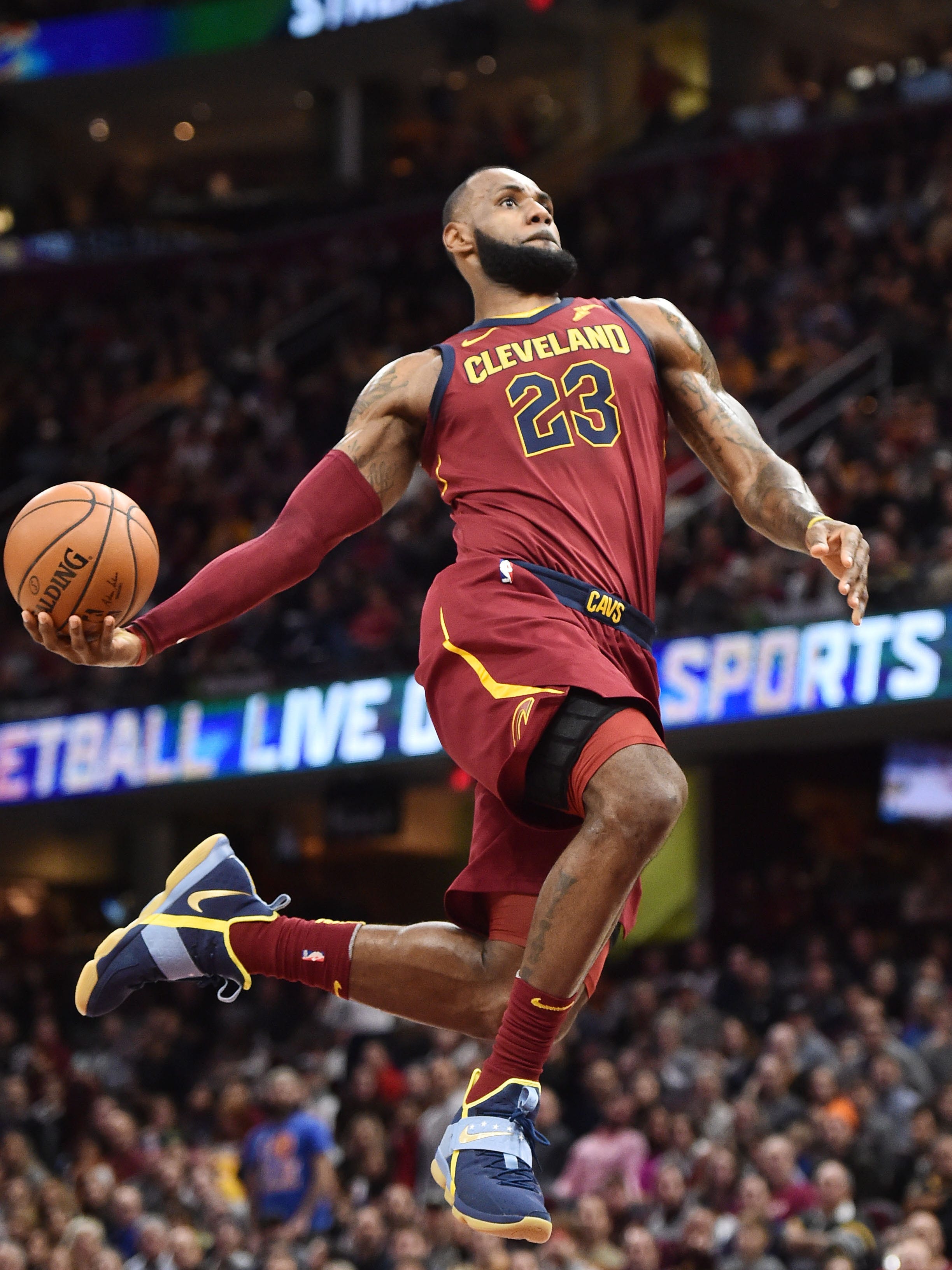 Lebron James 23 Point Fourth Quarter Powers Cavs To Sixth