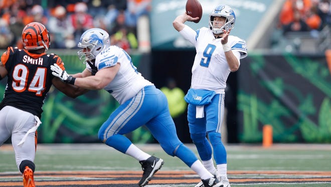 Matthew Stafford (9) of the Detroit Lions throws a pass against the Cincinnati Bengals during the first half at Paul Brown Stadium on December 24, 2017 in Cincinnati, Ohio.