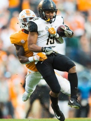Tennessee defensive back Rashaan Gaulden (7) takes