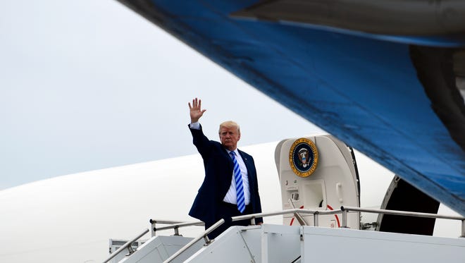 President Donald Trump waves as he boards Air Force One at Love Field in Dallas, Friday, May 4, 2018, after speaking to the annual Nation Rifle Association convention. (AP Photo/Susan Walsh) ORG XMIT: TXSW221