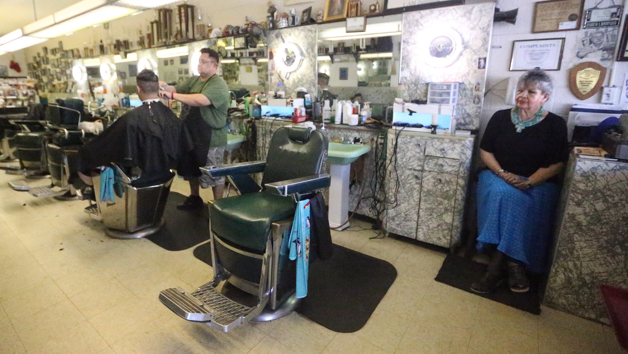 Fox Plaza Barber Shop closing after 60 years of hair cuts in El Paso