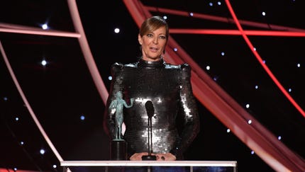 Allison Janney accepts her award at the SAG...