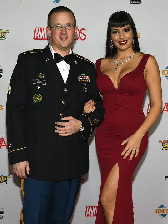 Porn star takes Army sergeant to industry award show