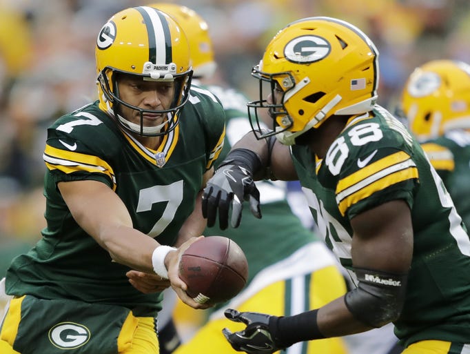 Green Bay Packers quarterback Brett Hundley (7) hands