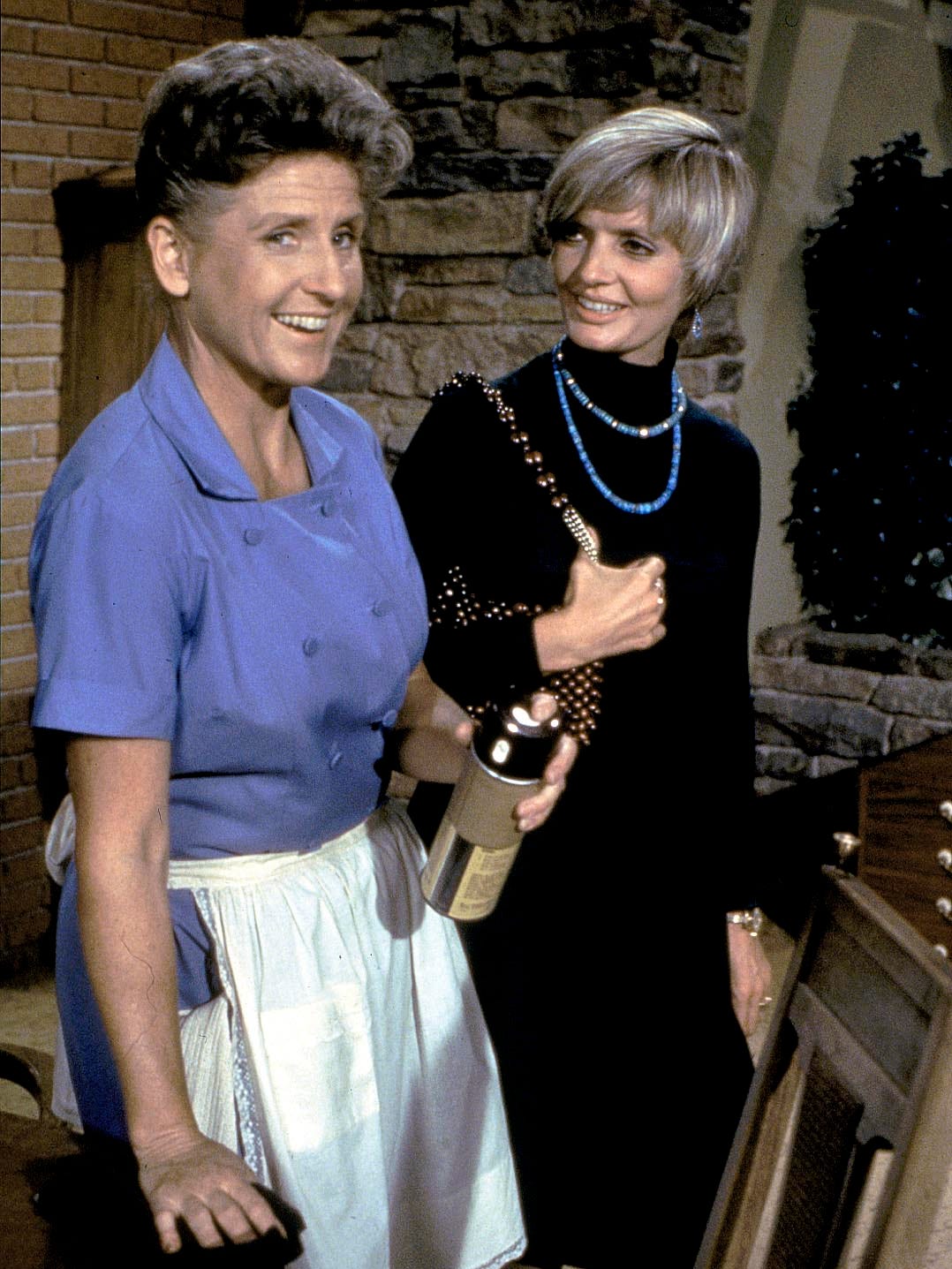 Alice Beloved Housekeeper On Brady Bunch Dies Rarely was she ever seen without her signature blue dress and white apron. beloved housekeeper on brady bunch dies