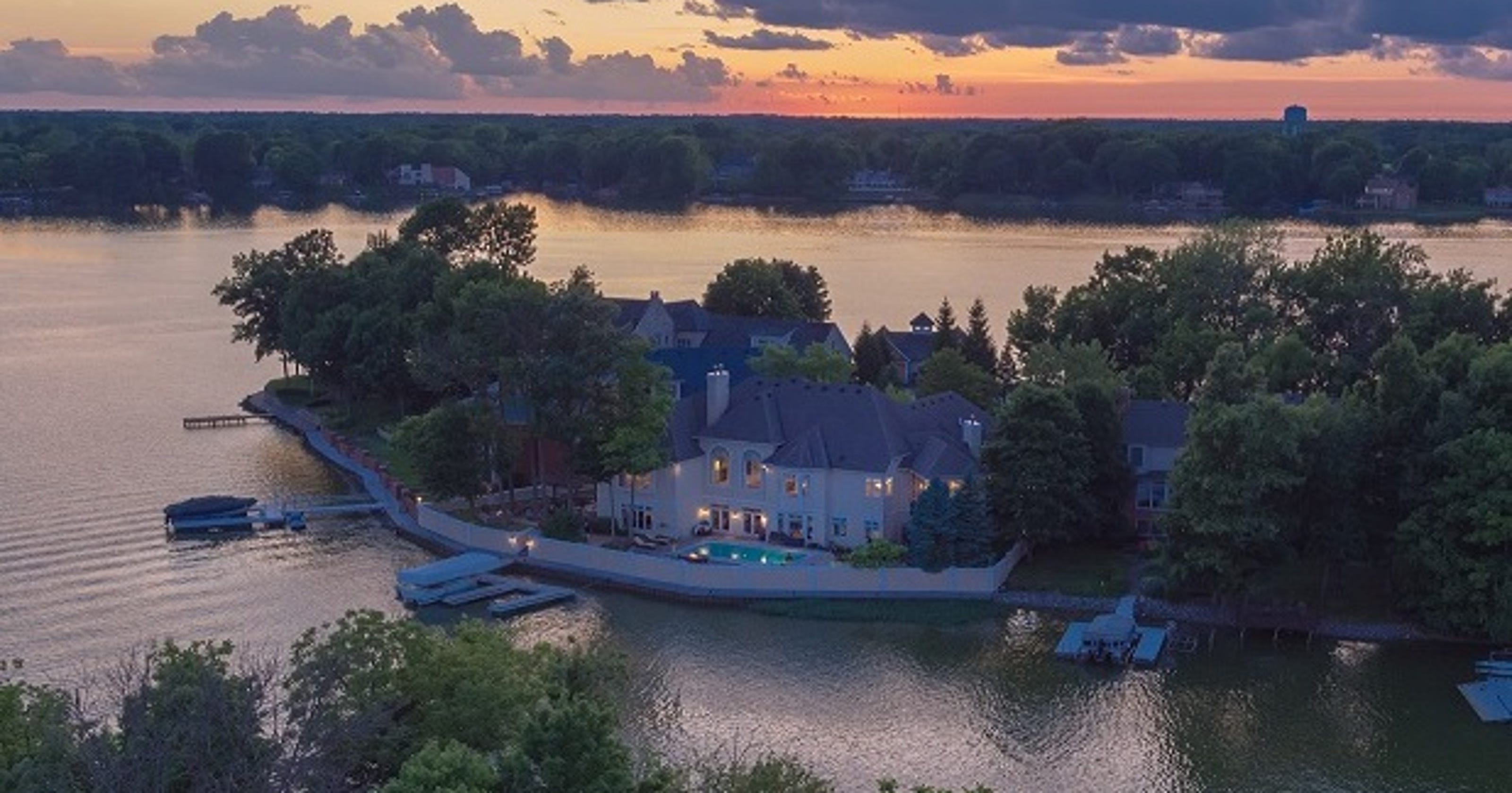 Hot Property 11 amazing lakeside homes