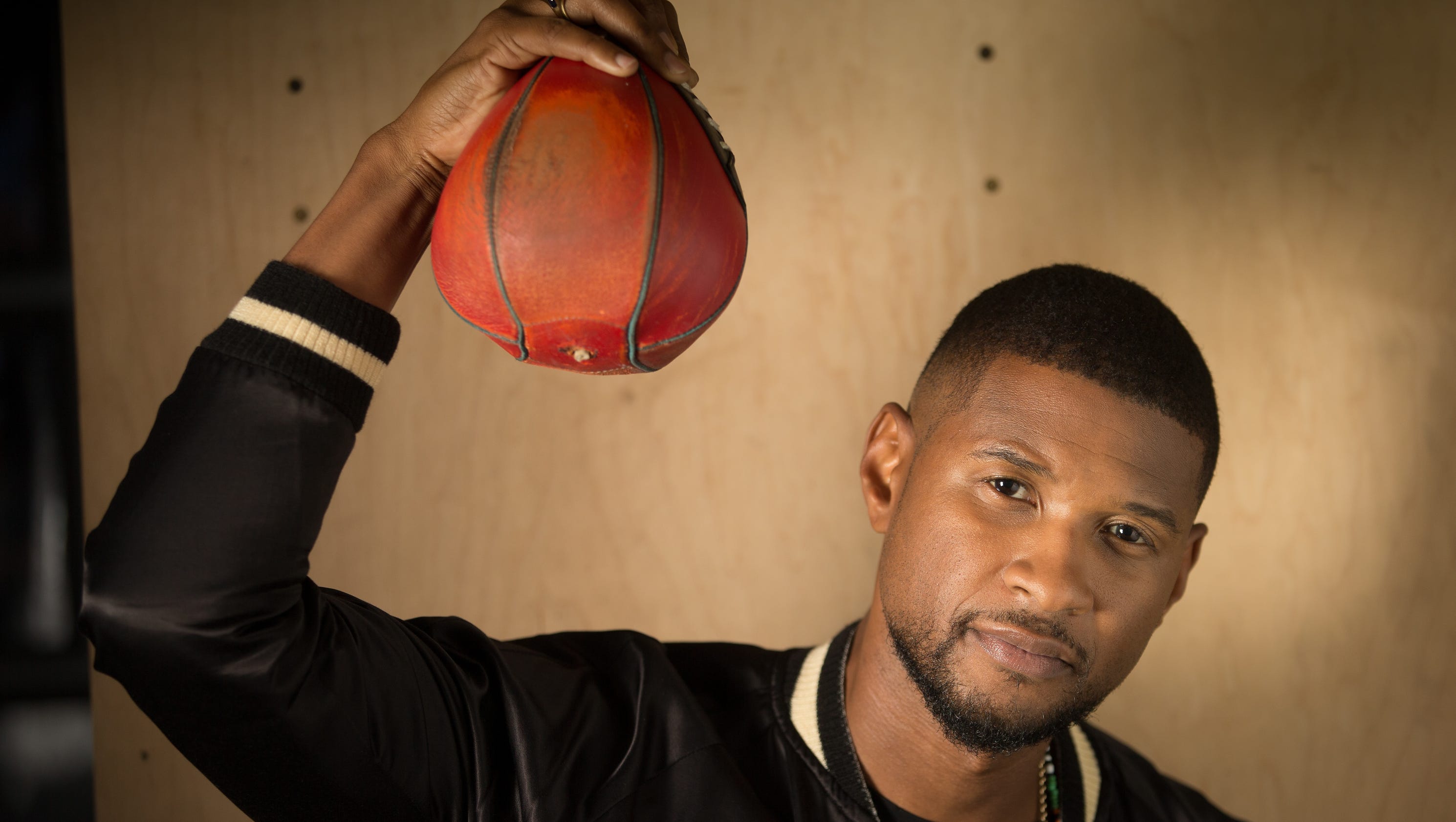 Usher shows sweet moves as Sugar Ray Leonard in 'Hands of Stone'