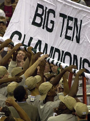 MSU players unfurl 2001 Big Ten Championship banner at Breslin Center.