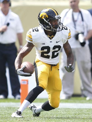 Iowa Hawkeyes wide receiver Damond Powell (22) returns a kick-off against the Pittsburgh Panthers during the second quarter at Heinz Field.