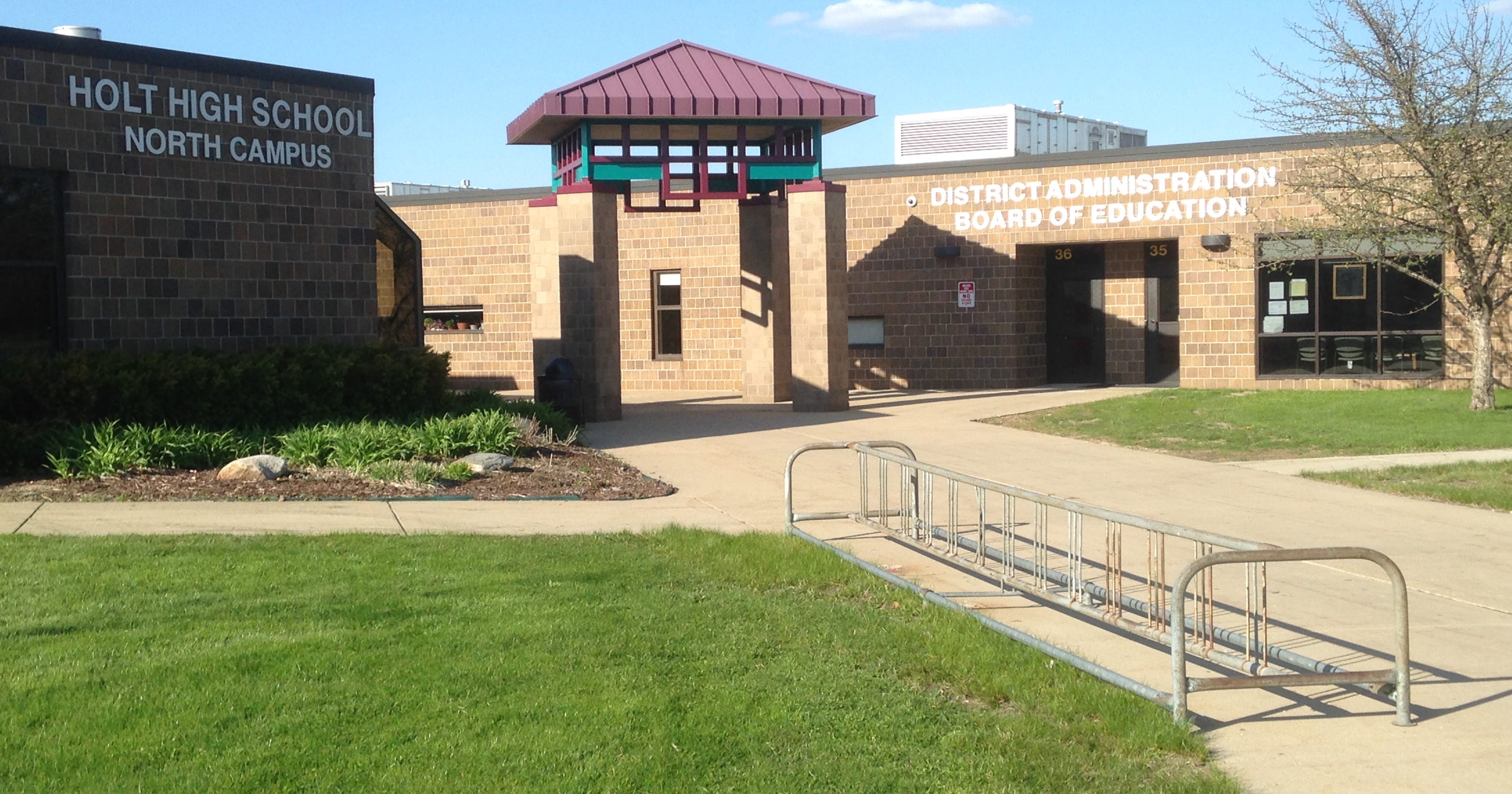 Five going for top Holt schools post