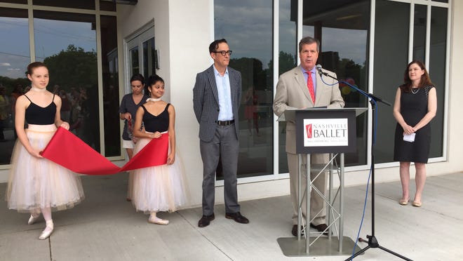 Nashville Mayor Karl Dean provides remarks at the ribbon-cutting for the renovated Nashville Ballet center.