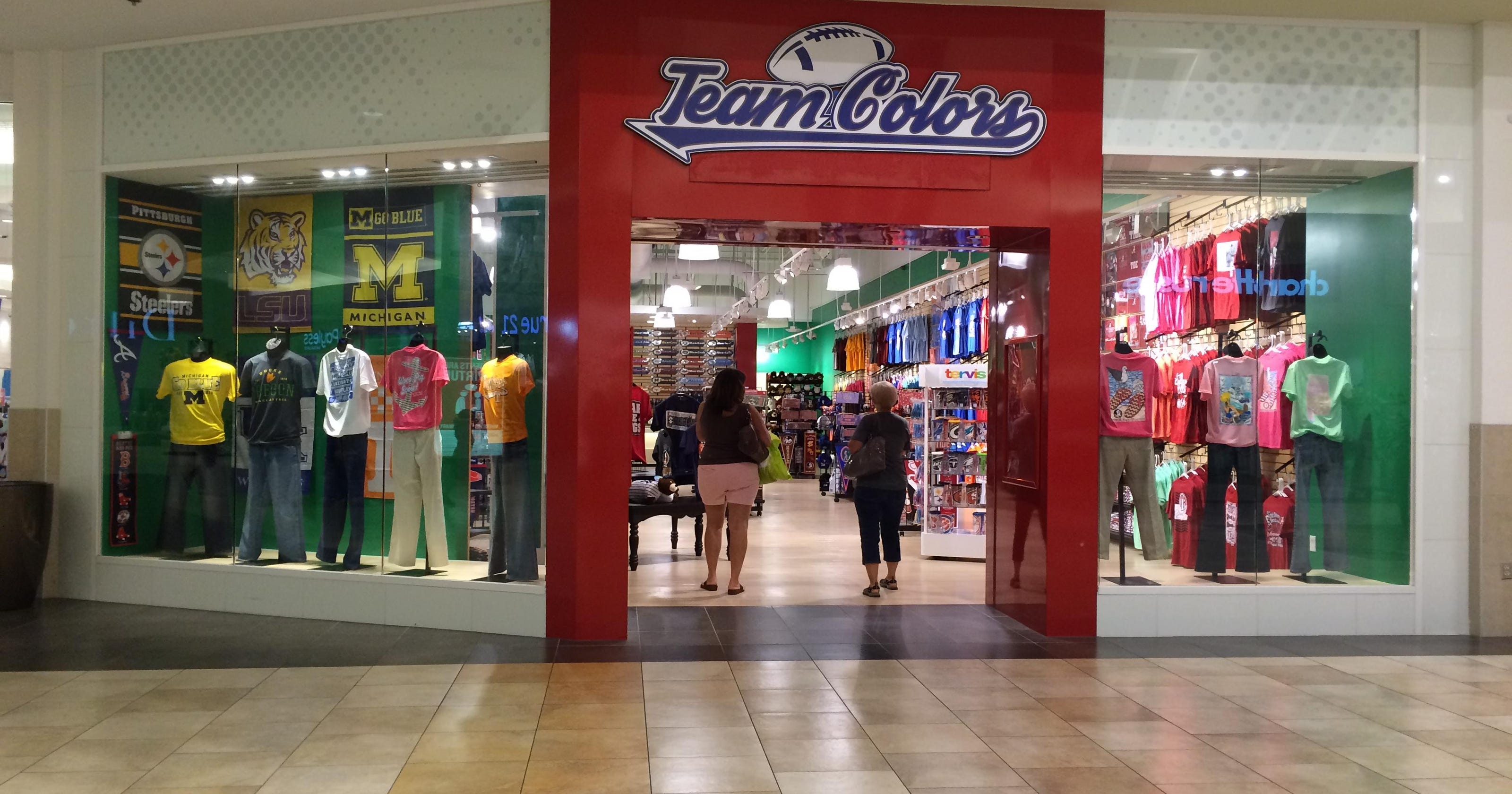 Taris Savell: Team Colors at Cordova Mall