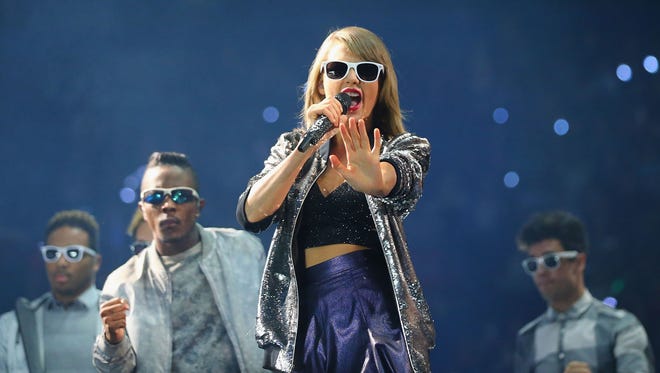 Taylor Swift performs on September 29, 2015 in St Louis, Mo.