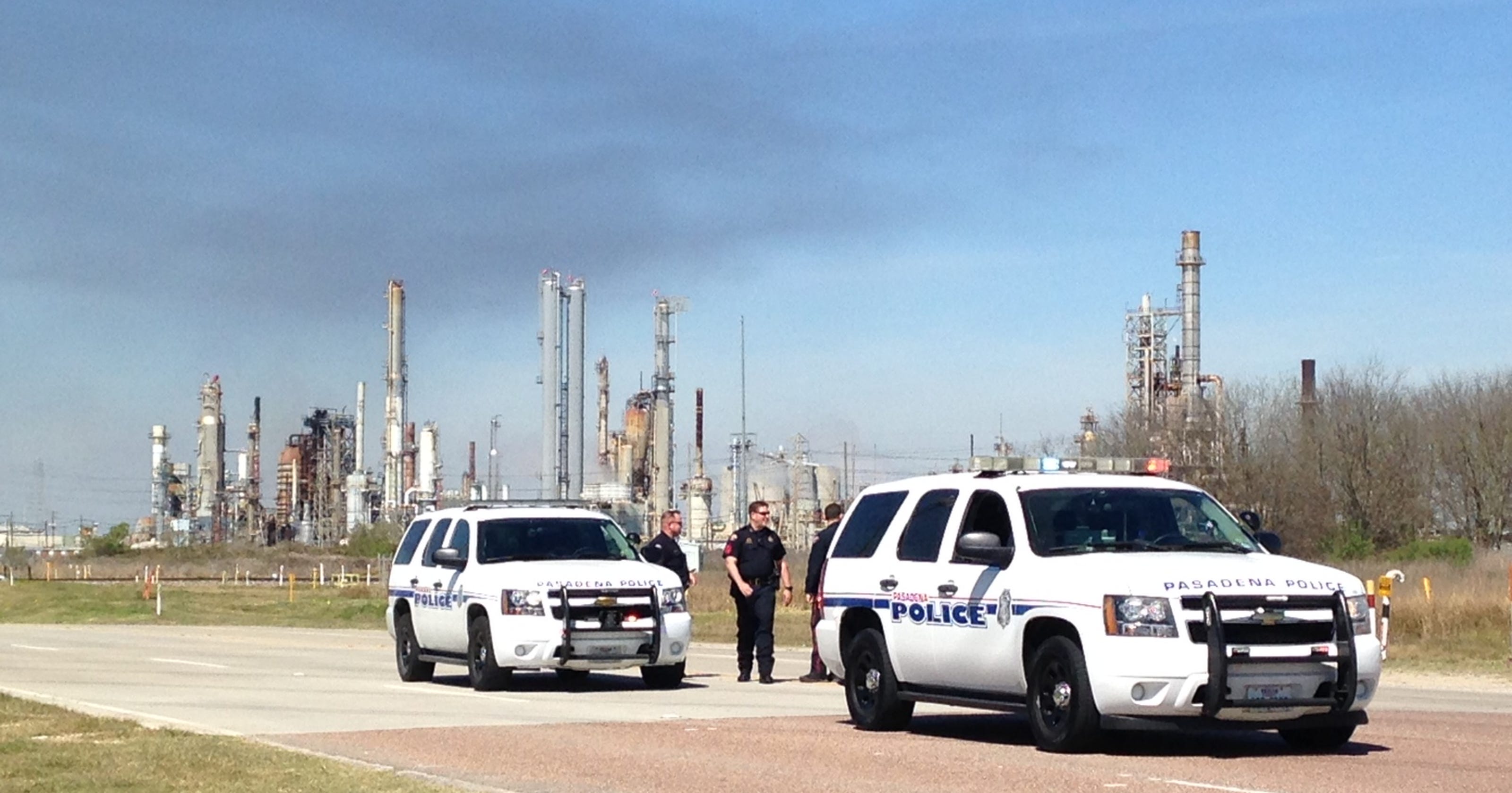 Police: Explosion at refinery injures one in Texas3200 x 1680