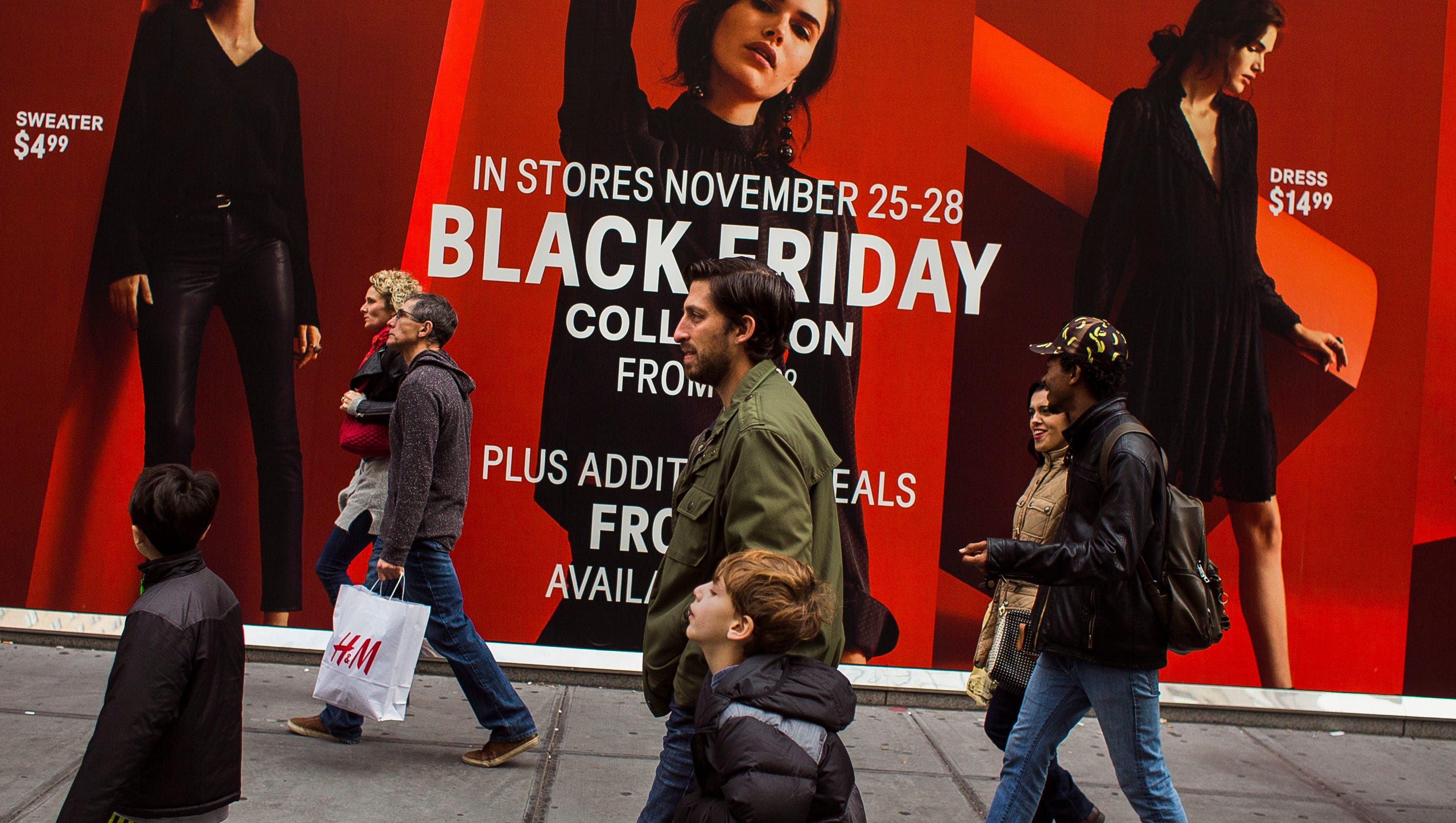 Online sales overshadow stores in 4-day shopping frenzy