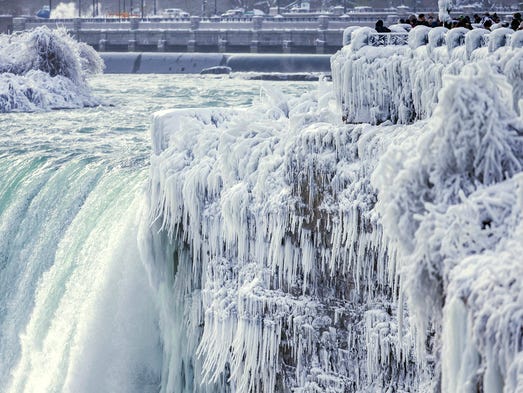  Niagara Falls has been frozen 636505886625983104-03