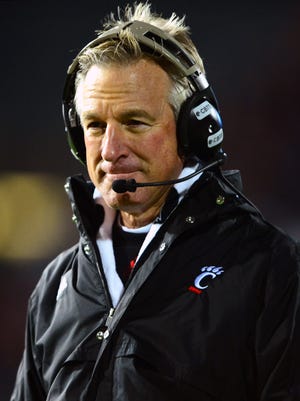 Former Cincinnati Bearcats head coach Tommy Tuberville will join ESPN as an analyst for the 2017 college football season.