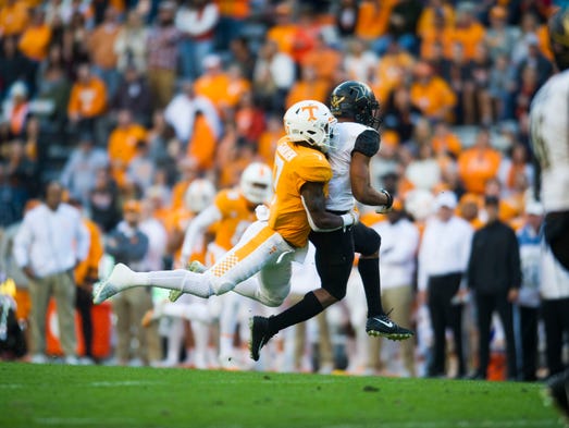 Tennessee defensive back Rashaan Gaulden (7) takes