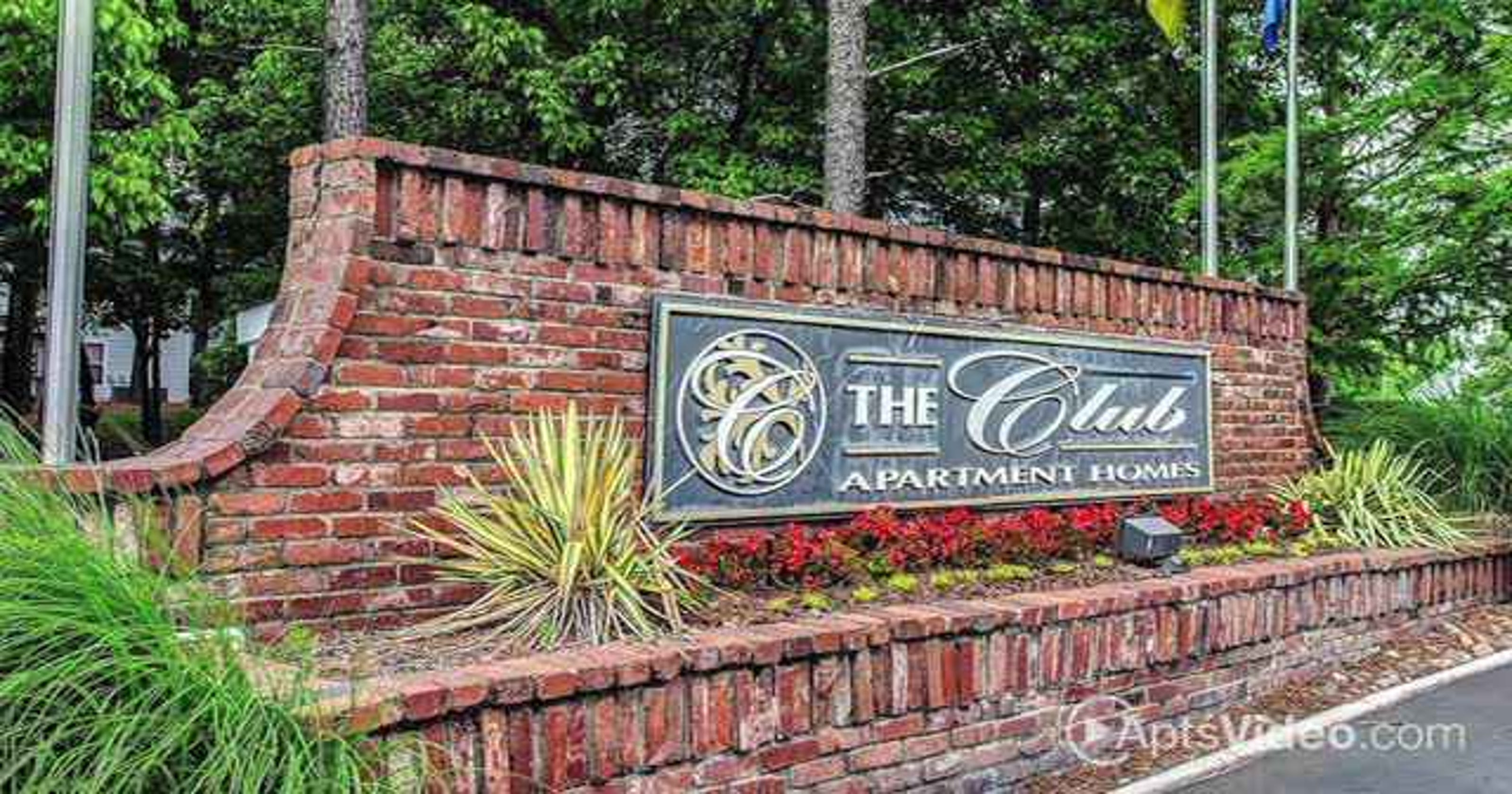 Lone Star Funds buys 2 Nashville multifamily properties