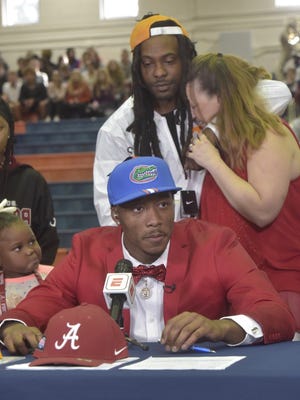 Escambia High wide receiver signed with Florida on Wednesday, picking the Gators over Alabama and Florida.