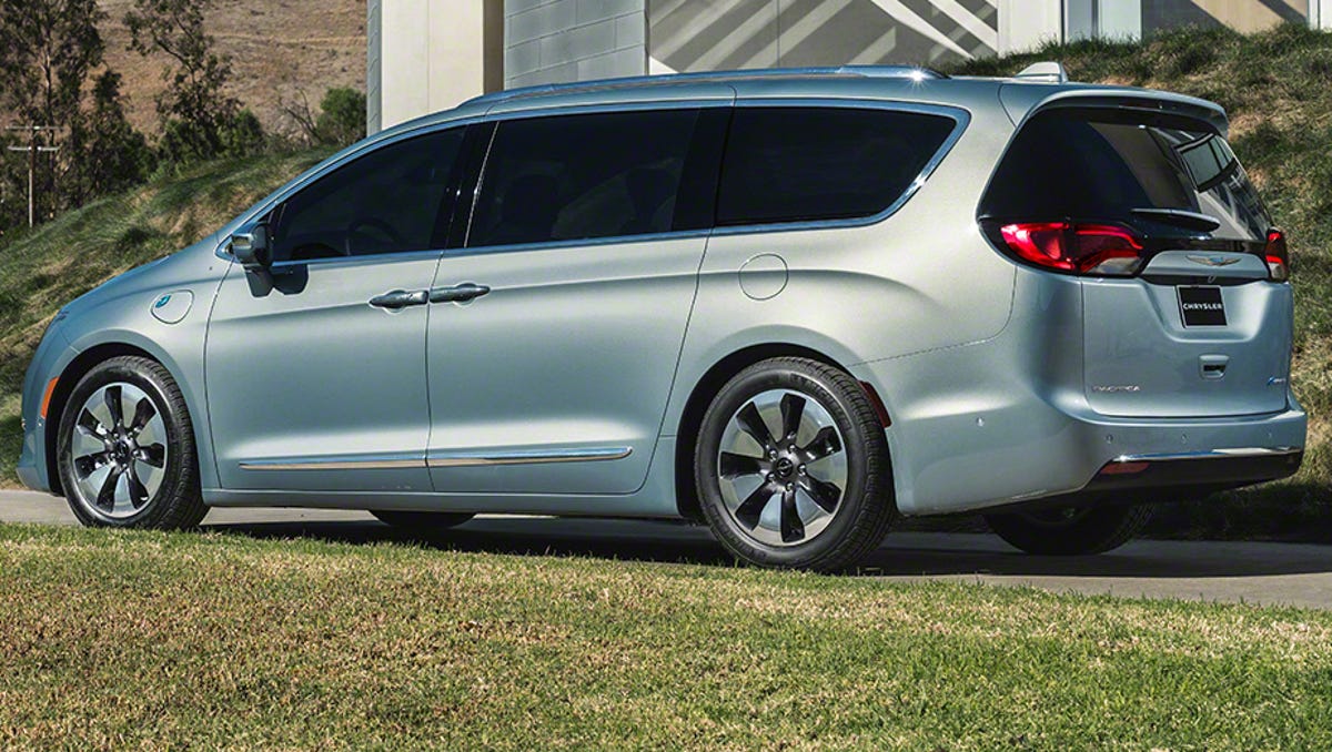 Plug In Hybrids Rule At Detroit S Auto Show