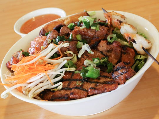 Dining review: Super Pho cooks up flavors of Vietnam