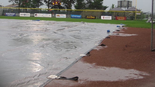 Rain and lightning in Fort Dodge suspended play at the state softball tournament.