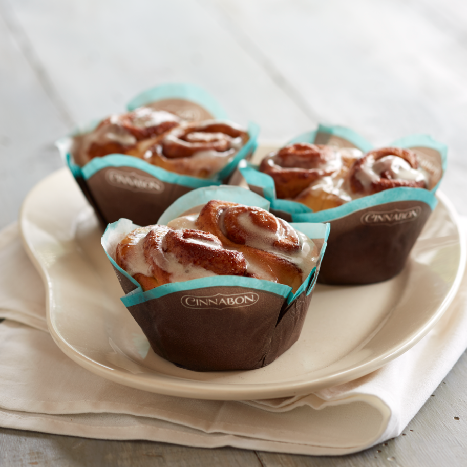 The Holiday Inn Express brand has partnered with Cinnabon to bring an exclusive recipe for Cinnabon Sweet Rolls to all Holiday Inn Express hotels in the USA. This sweet bakery treat will be offered daily on the complimentary Express Start Breakfast B