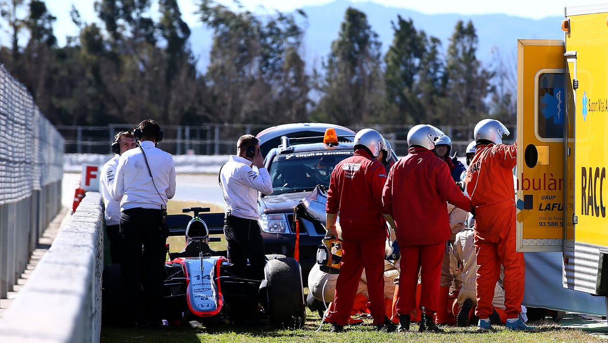 Fernando Alonso F1 test crash