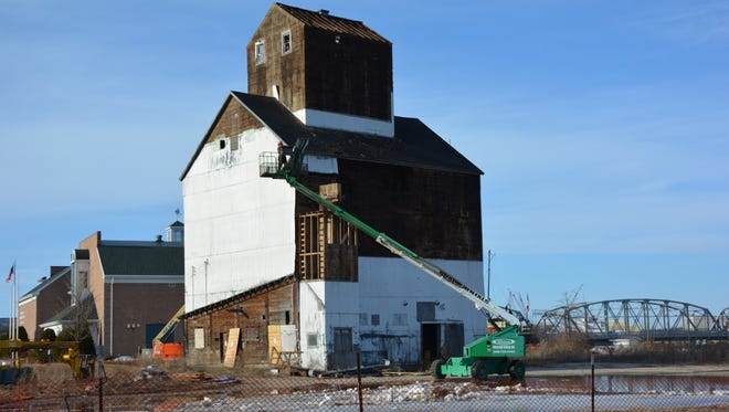 Day 4 of dismantling of 117-year-old granary along Sturgeon Bay waterfront Wednesday, Feb. 28, 2018.