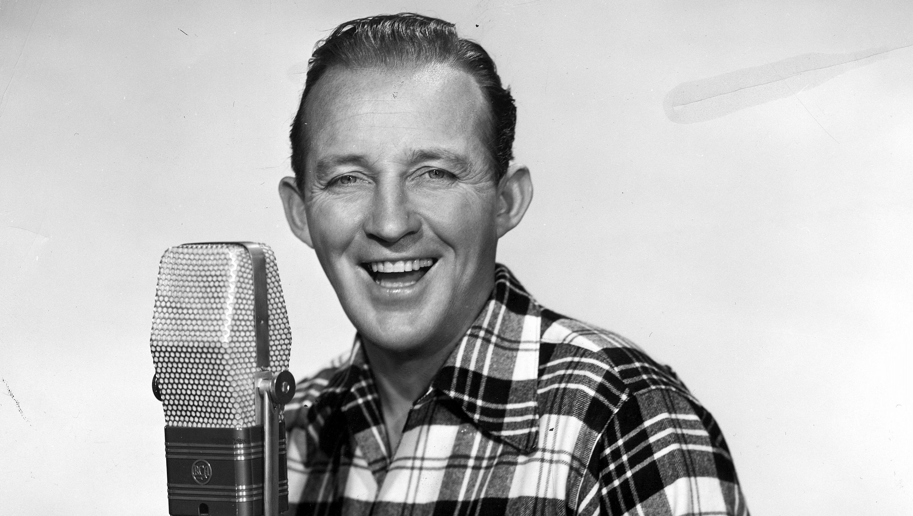 Which Milwaukee radio station first switched to allChristmas music?