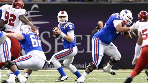 Louisiana Tech quarterback Jeff Driskel (6) looks to pass against Arkansas State during the first half of the New Orleans Bowl NCAA college football game Saturday, Dec. 19, 2015, in New Orleans. (AP Photo/Parker Waters)