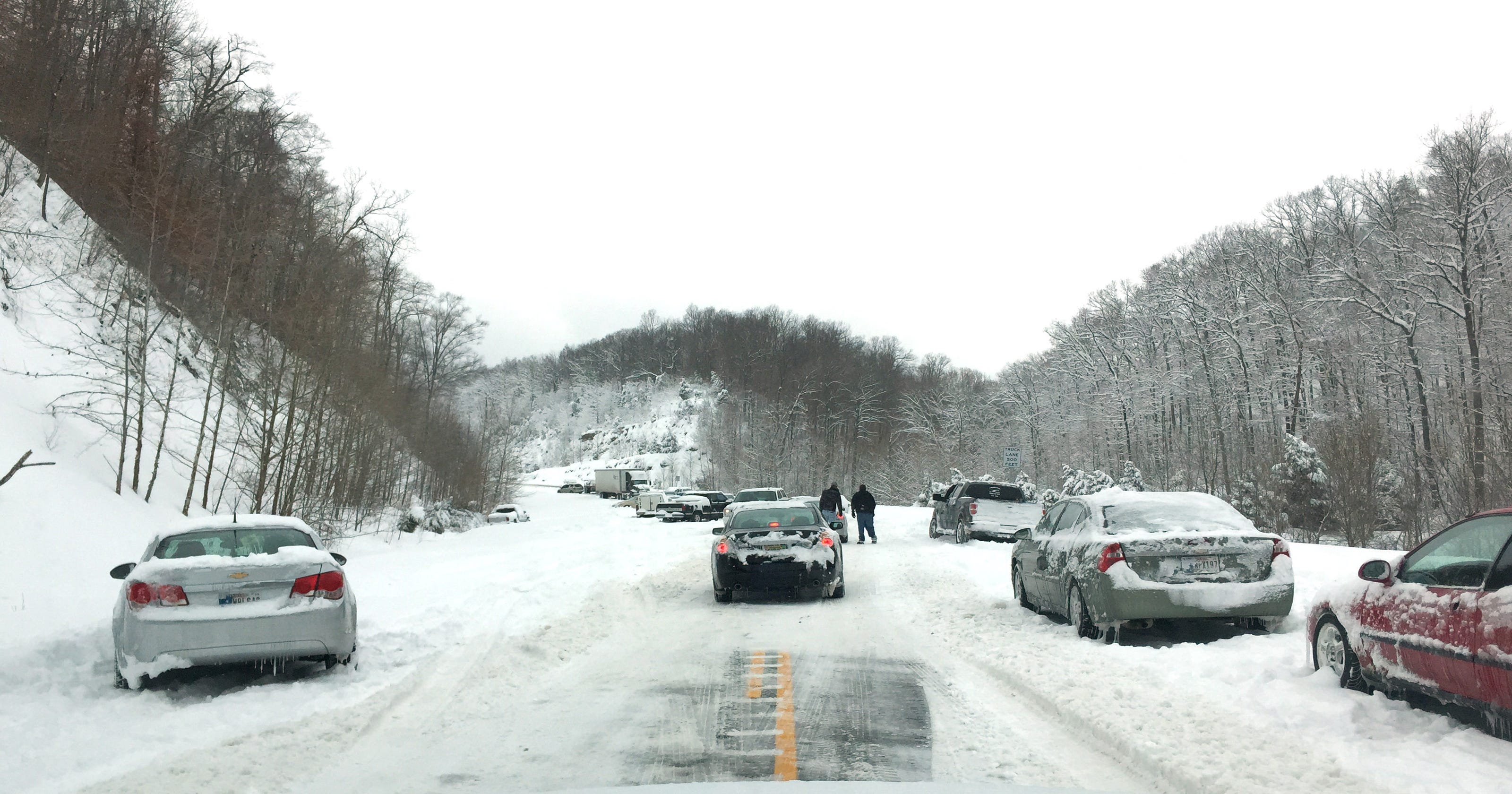 Louisville snow totals 11.9&quot;, I-65 rescues begin
