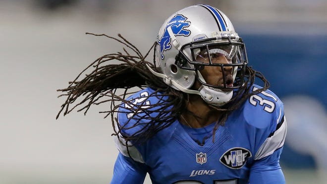 Detroit Lions cornerback Rashean Mathis looks on during the first half against the Tampa Bay Buccaneers on Dec. 7, 2014.