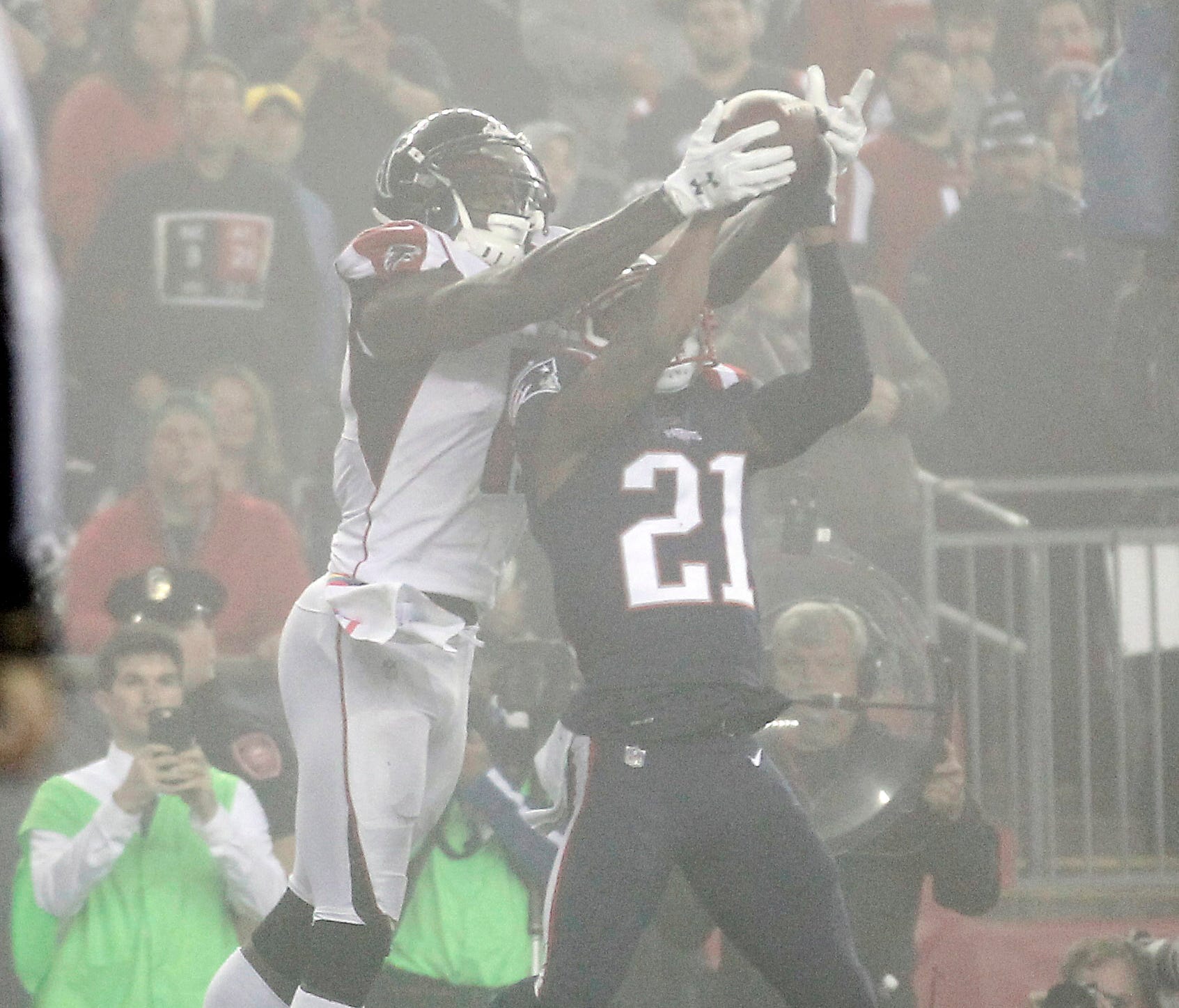 Atlanta Falcons wide receiver Julio Jones (11) pulls in a touchdown pass over the defense of New England Patriots cornerback Malcolm Butler (21) during the fourth quarter at Gillette Stadium.