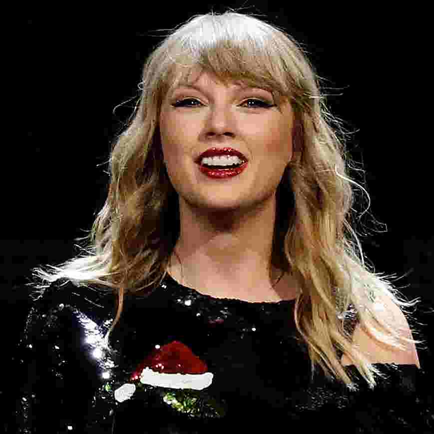 Taylor Swift Reputation Show Charms Snakes Out Of Metlife