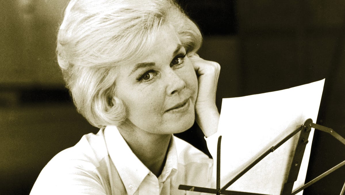 Doris Day Dies At 97 Photos Of Her Life And Career Through The Years 